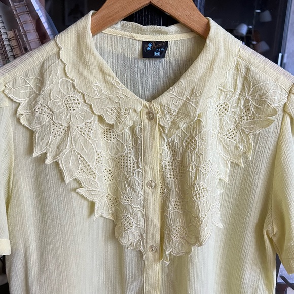 Darling vintage button up - Picture 2 of 4